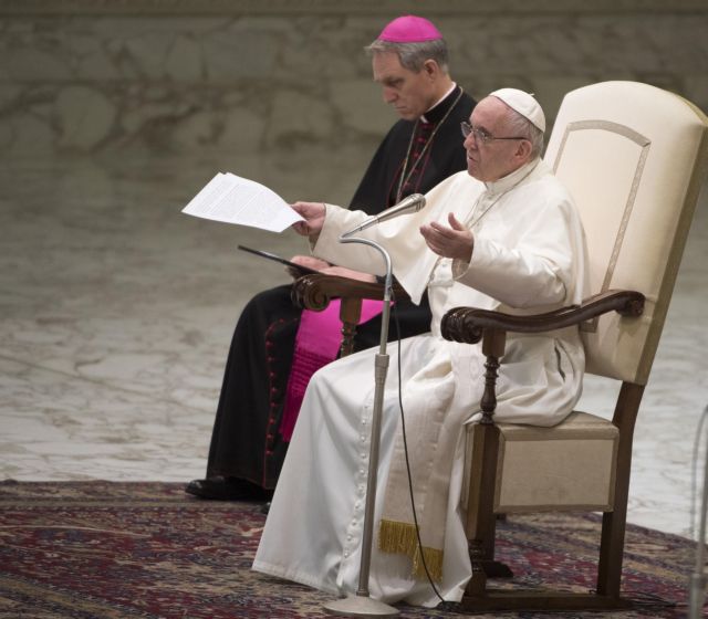 Ο πάπας Φραγκίσκος θα συναντηθεί με δύο θύματα της δικτατορίας