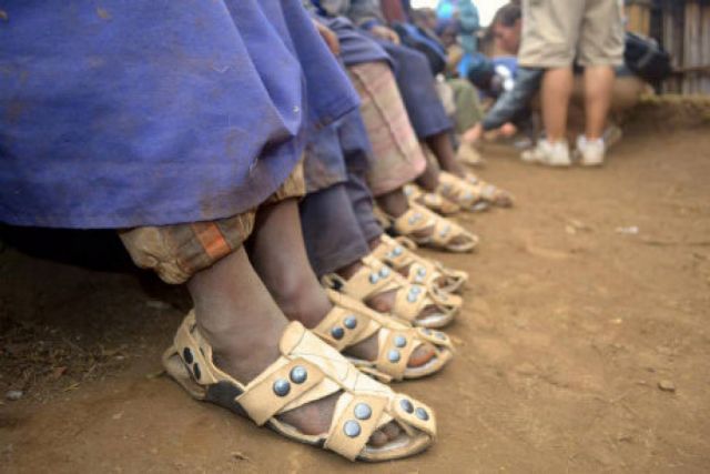 «Το παπούτσι που μεγαλώνει»: Για τα φτωχά παιδιά του πλανήτη