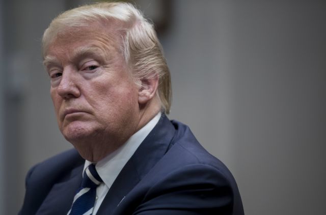 Ο Τραμπ δεν πάει Λονδίνο και κρατάει «μούτρα» για ένα κτίριο