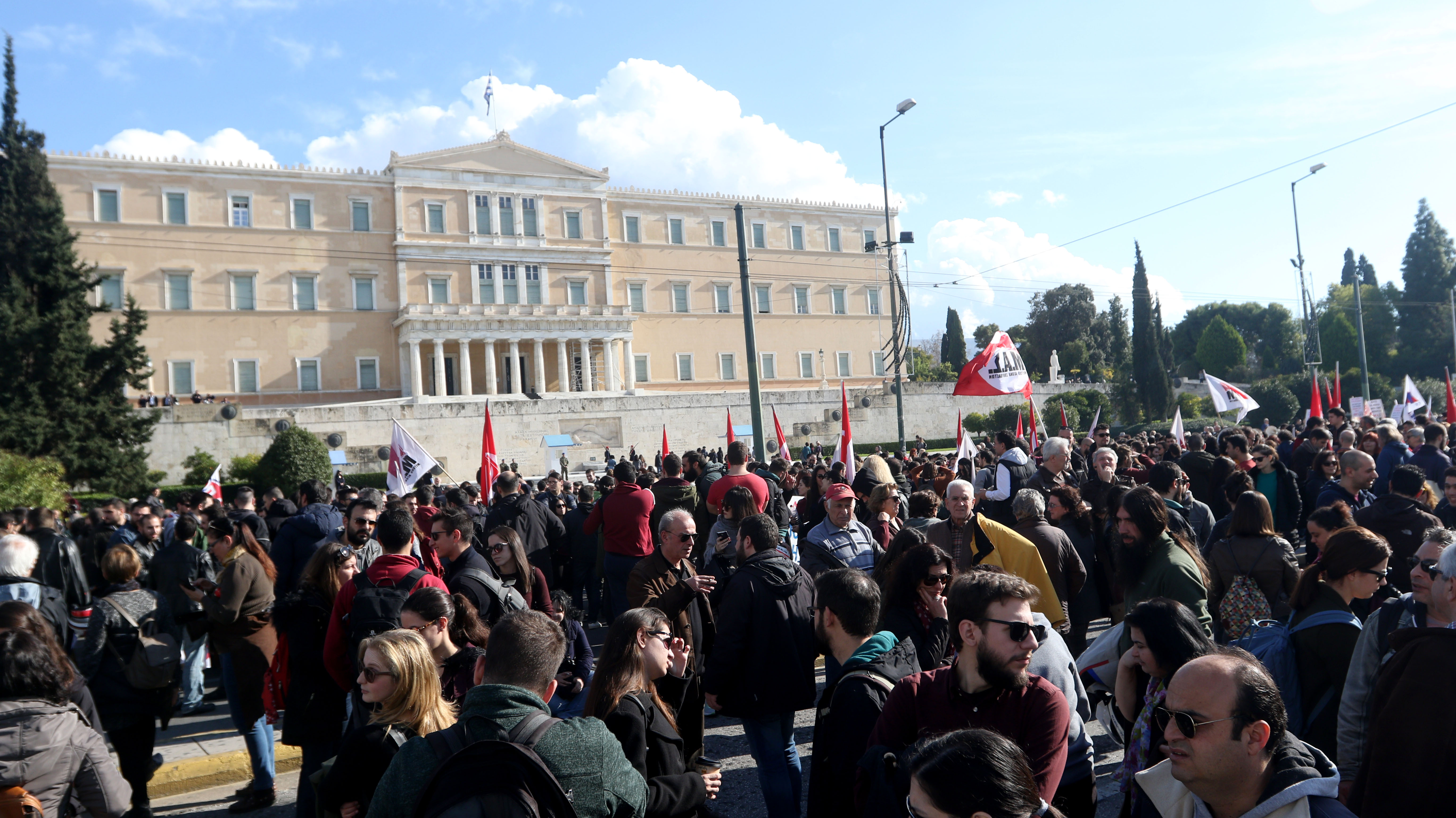 Απεργία τη Δευτέρα κατά του πολυνομοσχεδίου