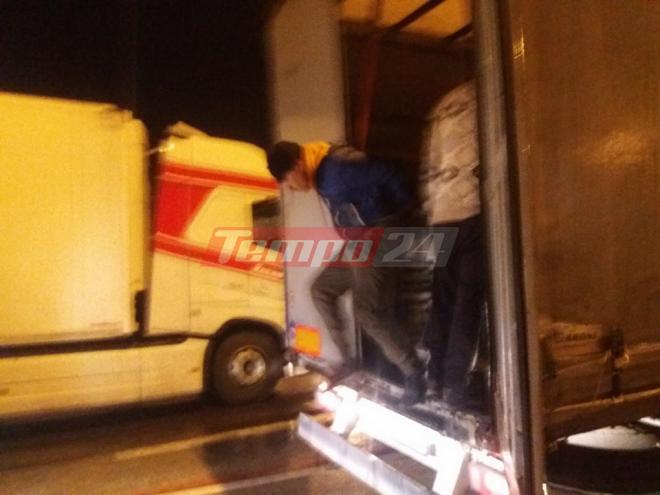 Μετανάστες «μπουκάρουν» σε νταλίκες στο λιμάνι της Πάτρας [Βίντεο]