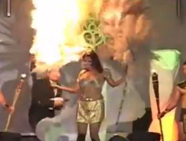 Η «καυτή» πασαρέλα μοντέλου στην Αίγυπτο (βίντεο)