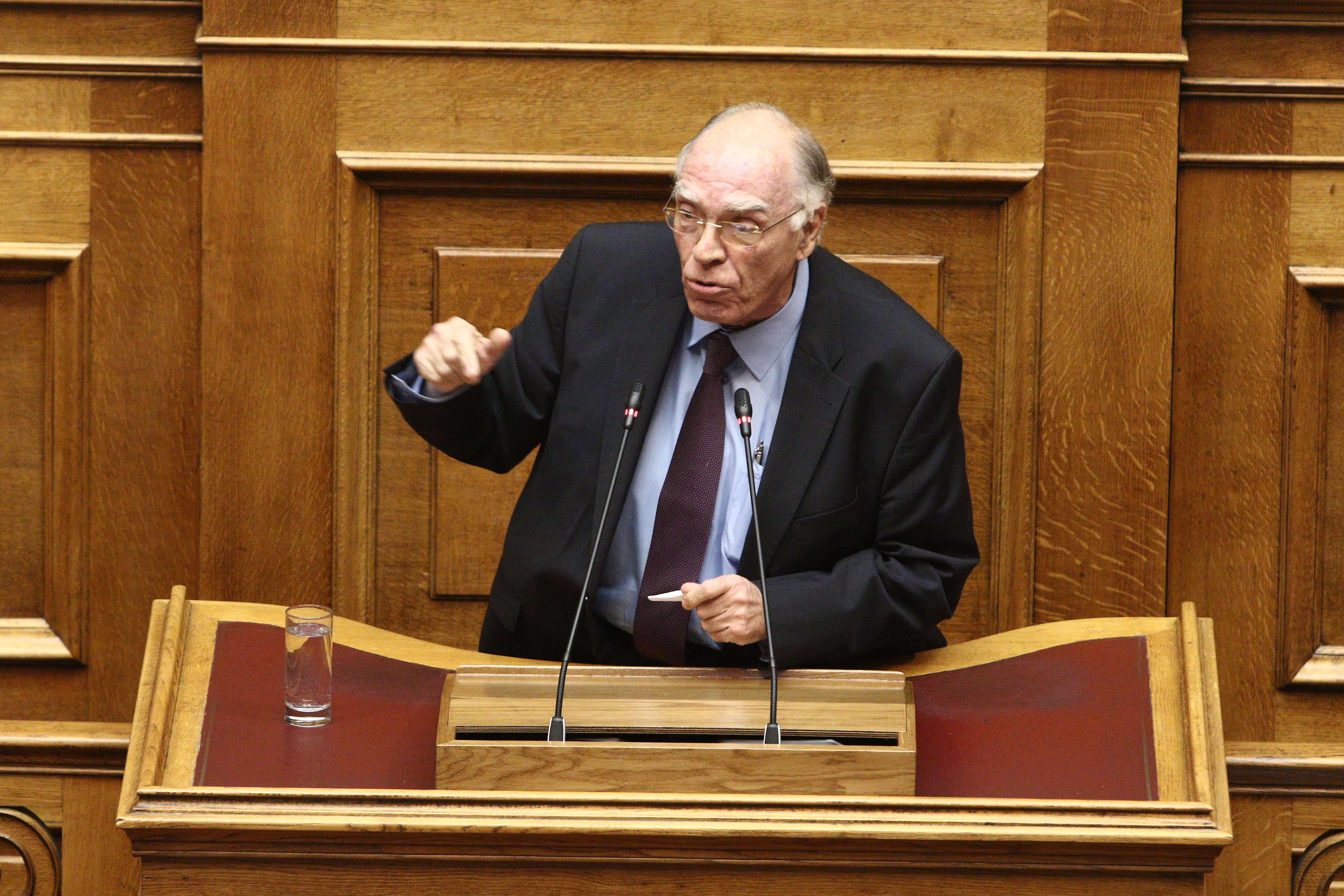 Β.Λεβέντης: Η Βουλή δεν πρέπει να ψηφίσει τη σύνθετη ονομασία