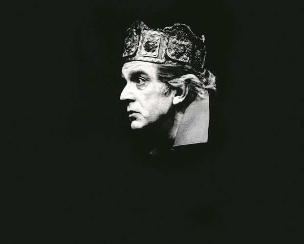 Ο Χορν στο φως