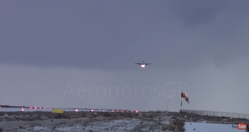 Αεροπλάνο δίνει μάχη με τους ανέμους στην Κάλυμνο [Βίντεο]