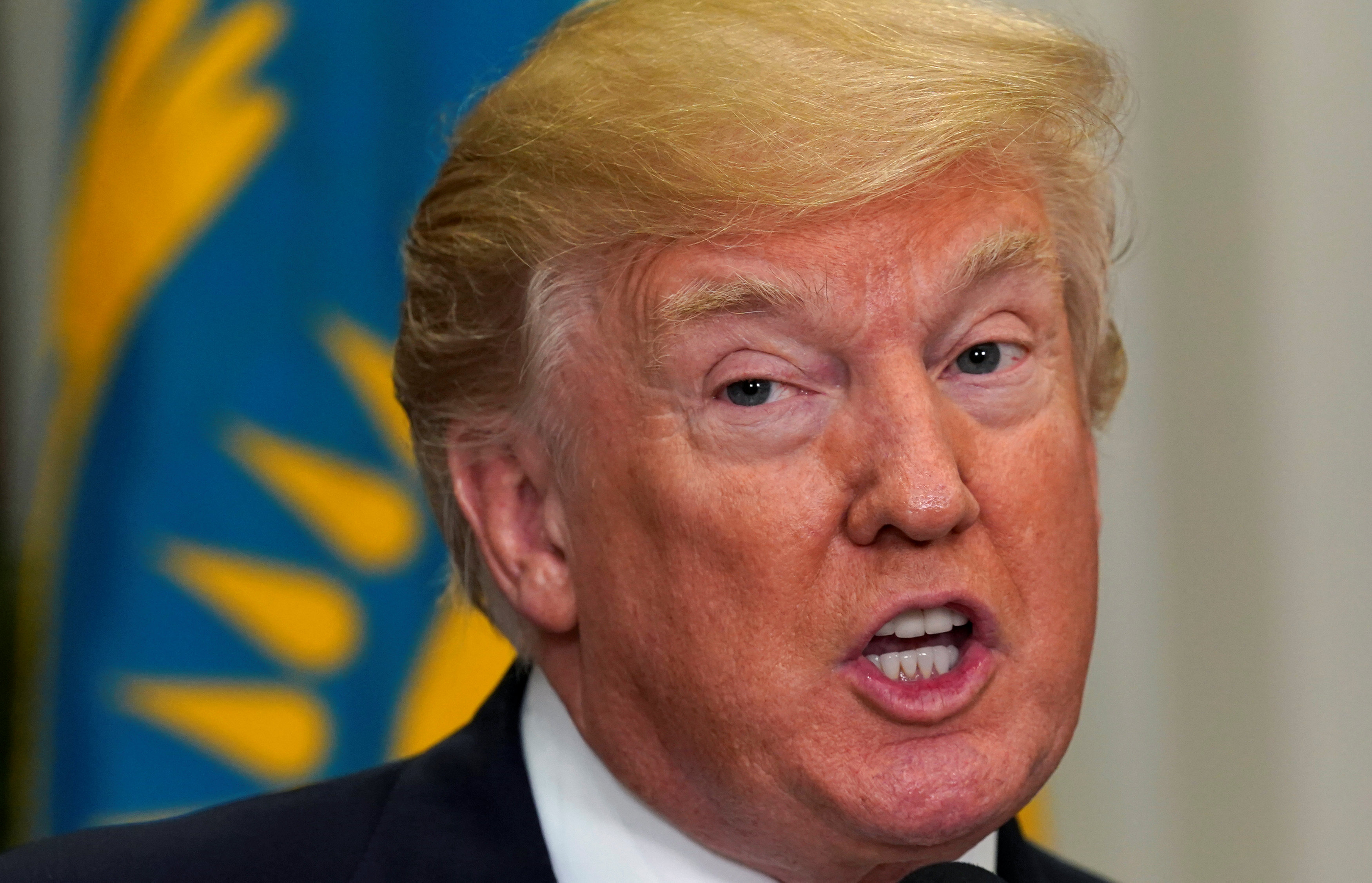 «Κωλοτούμπα» Τραμπ: Θέλω να έρχονται πρόσφυγες από παντού