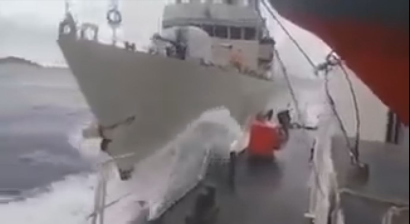 Η στιγμή που το τουρκικό πλοίο «ακουμπά» στην κανονιοφόρο «Νικηφόρος» [Βίντεο]