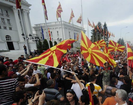 «Εμφύλιος» στην ΠΓΔΜ μετά την έναρξη των διαπραγματεύσεων