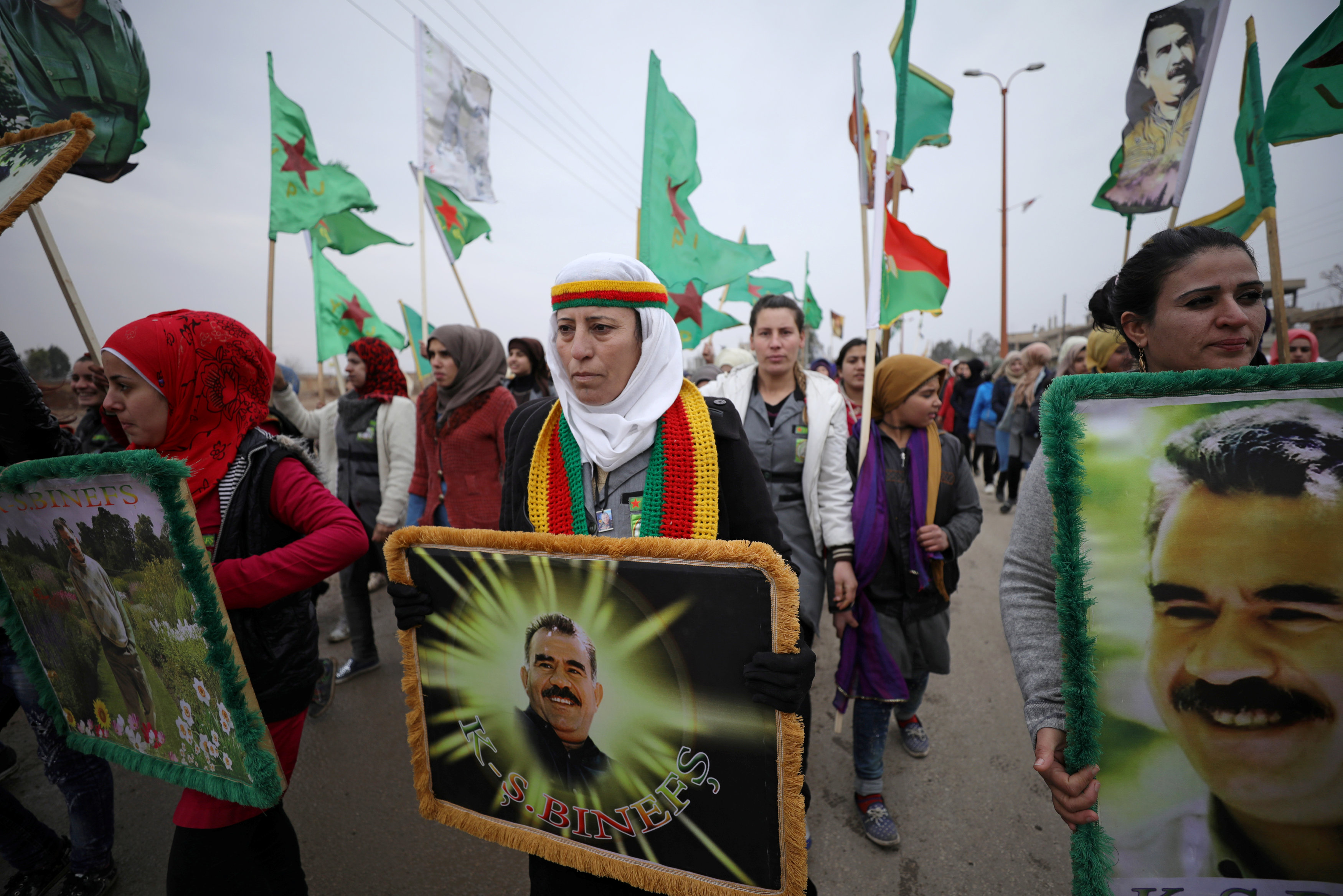 Συρία: Χιλιάδες Κούρδοι διαδηλώνουν κατά της Άγκυρας