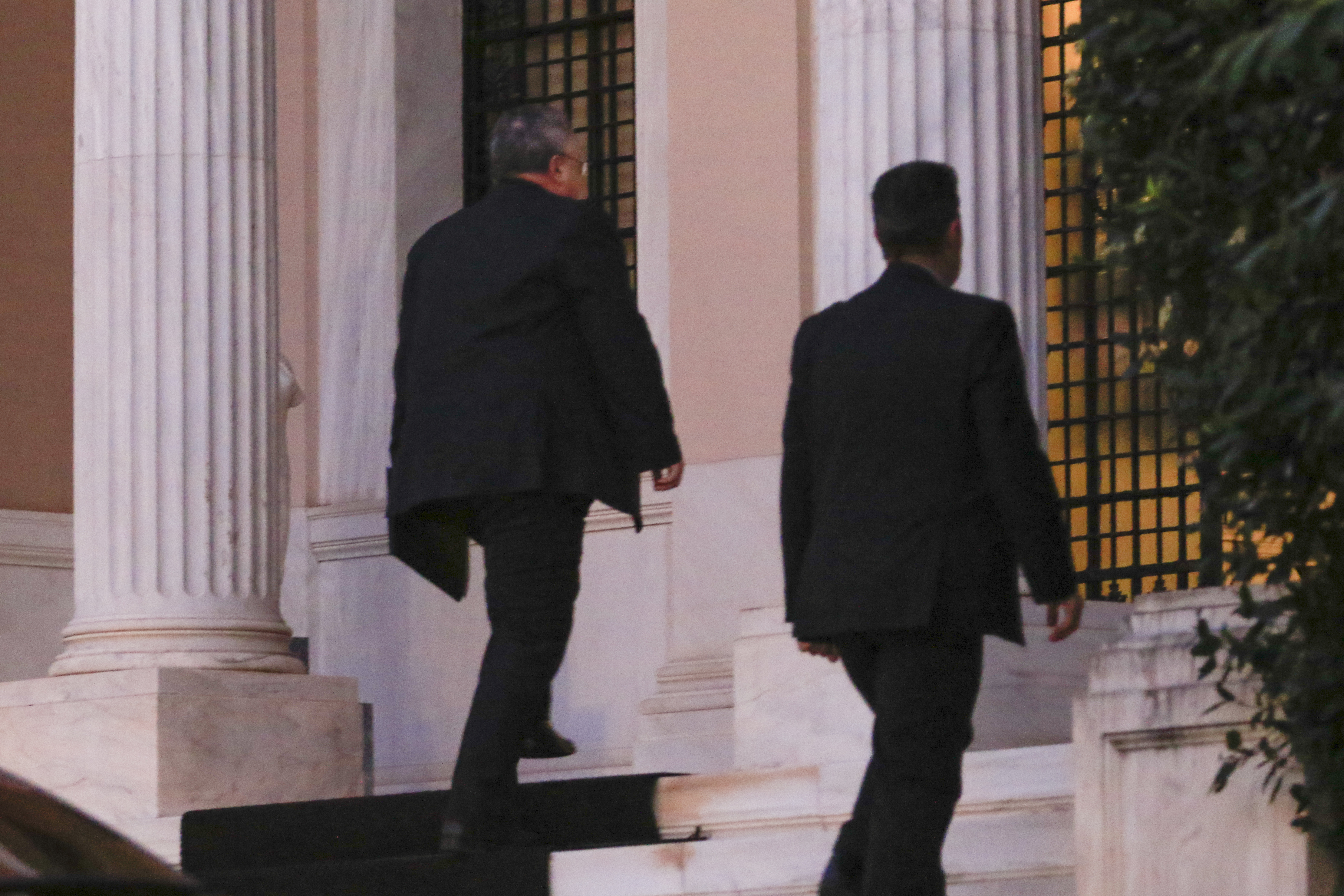 «Σκιά» καχυποψίας στις συναντήσεις Τσίπρα – πολιτικών αρχηγών