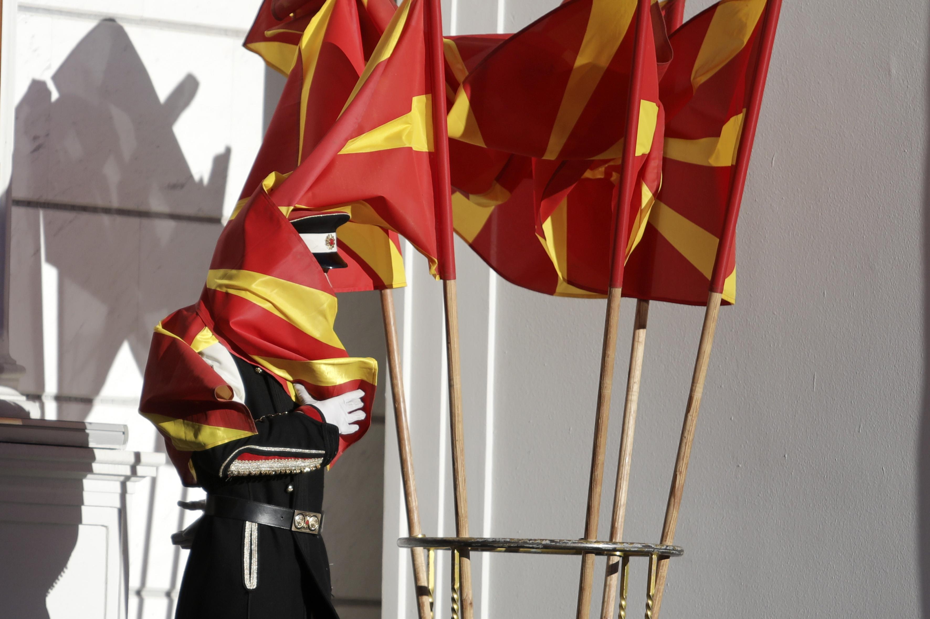 Το Μακεδονικό και το έξυπνο πουλάκι