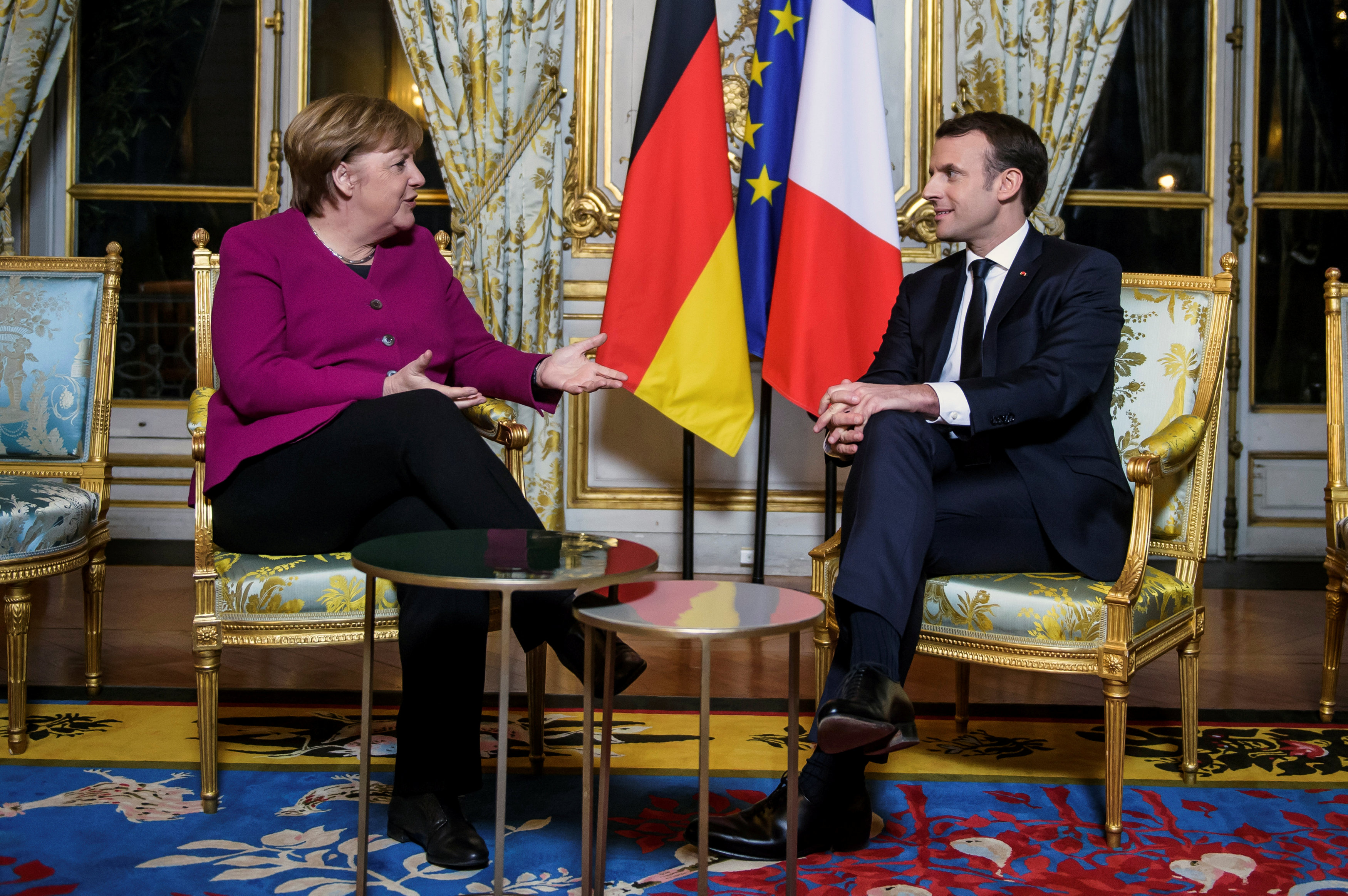 Μέρκελ – Μακρόν: Αναγκαία για την Ευρώπη η σταθερότητα στη Γερμανία