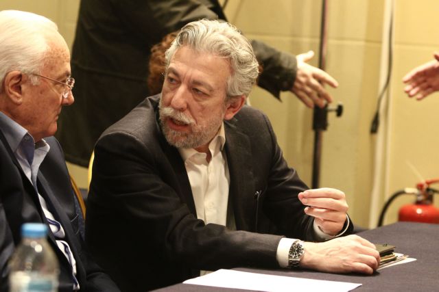 Συνάντηση Κοντονή – Ουτσάρ με φόντο τους τούρκους αξιωματικούς