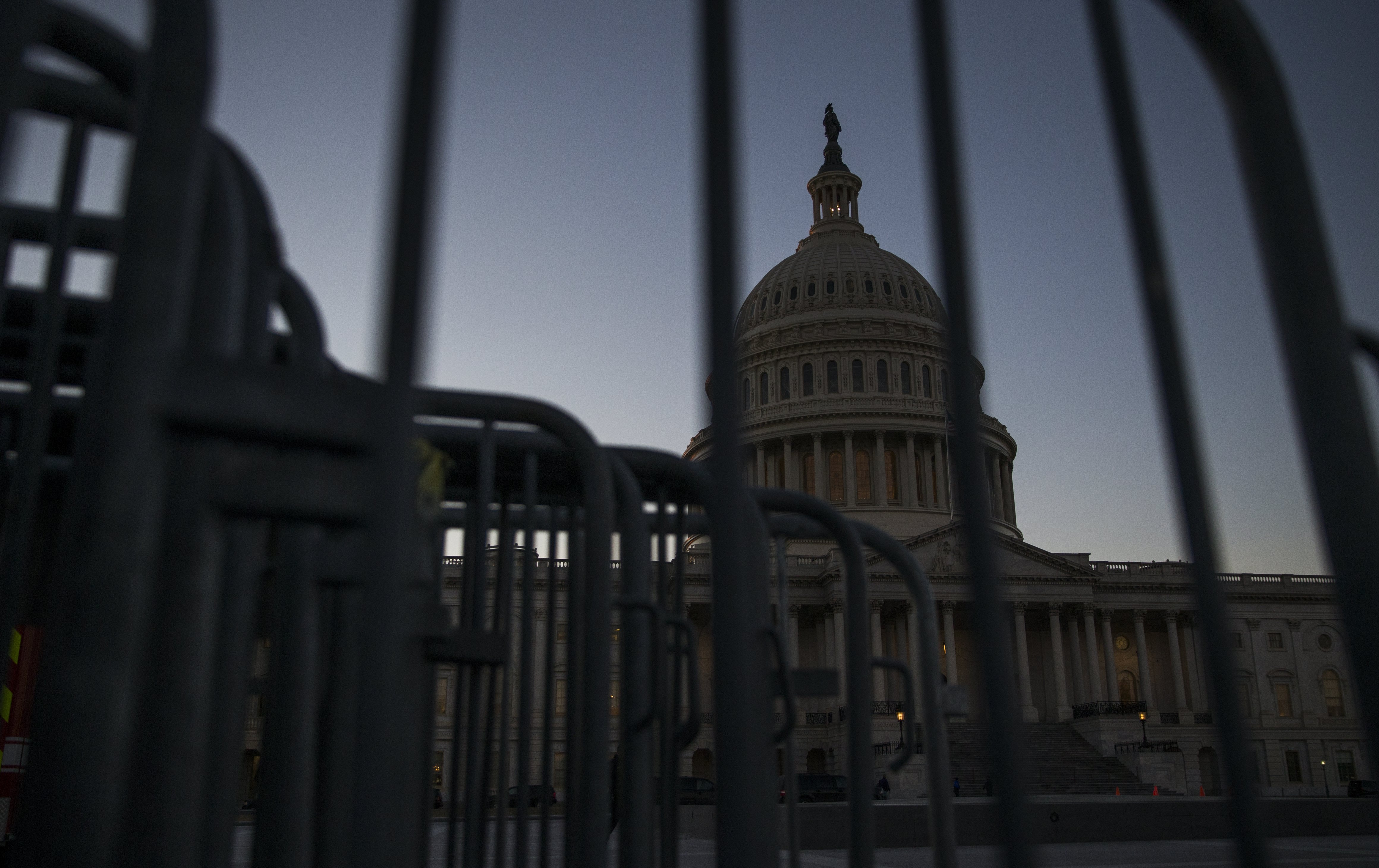 ΗΠΑ: Τι συνεπάγεται η αναστολή λειτουργίας του ομοσπονδιακού κράτους