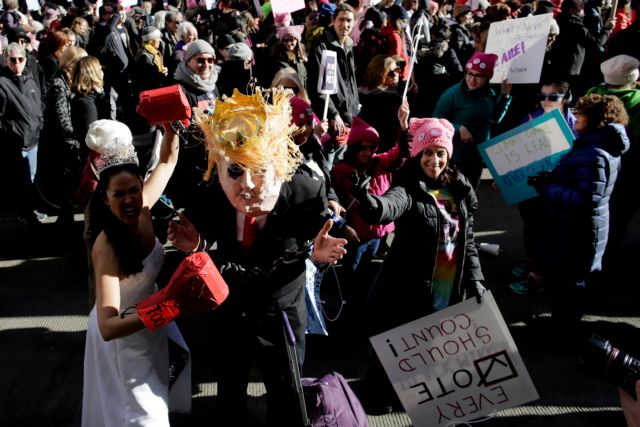 ΗΠΑ: Χιλιάδες διαδηλωτές στην «πορεία των γυναικών» κατά Τραμπ