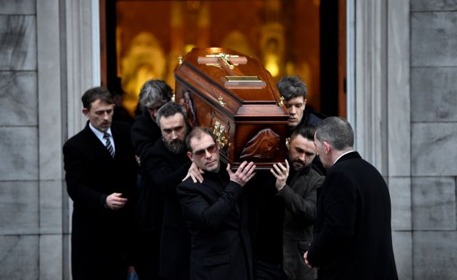 Σε λαϊκό προσκύνημα η σορός της Ντολόρες Ο’ Ρίορνταν