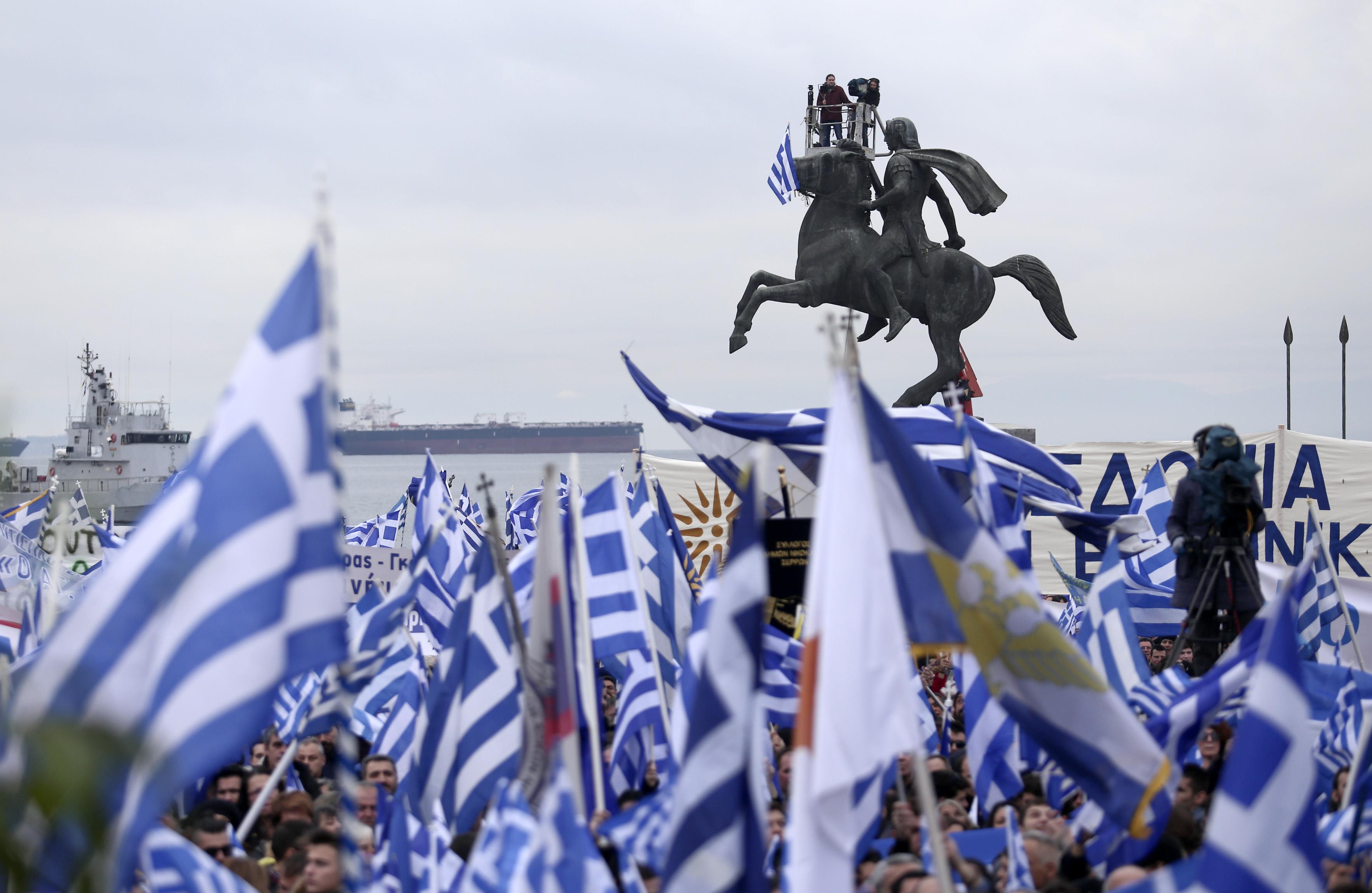 Στήριγμα από την αντιπολίτευση για ΠΓΔΜ αναζητά ο Τσίπρας