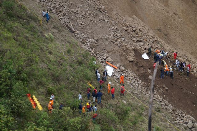 Κολομβία: Τουλάχιστον 13 νεκροί από πτώση λεωφορείου σε φαράγγι