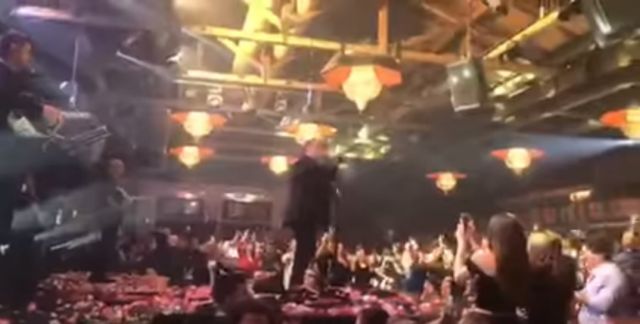 Πριν το Λευκό Πύργο το συλλαλητήριο έκανε μια στάση στα… μπουζούκια [Βίντεο]