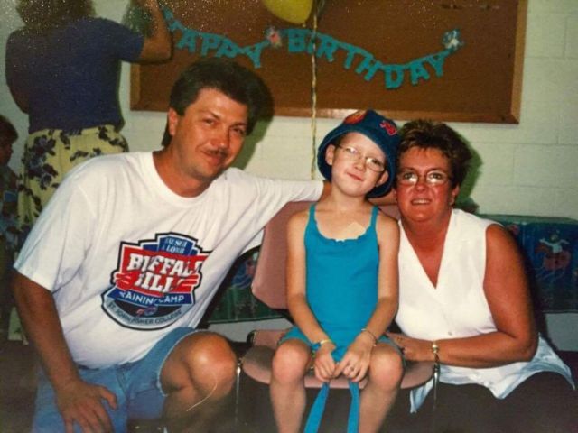 Πόσο χαμηλά μπορείς να πέσεις για τα λεφτά; Να «νοσήσεις» το παιδί σου με καρκίνο