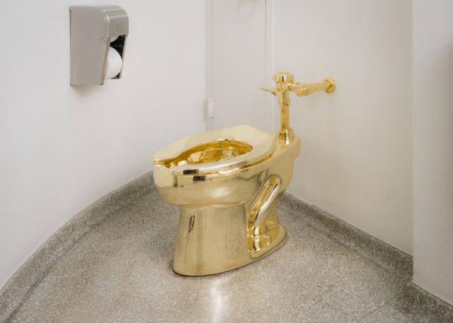 O Τραμπ ζήτησε Βαν Γκογκ αλλά πήρε χρυσή λεκάνη τουαλέτας