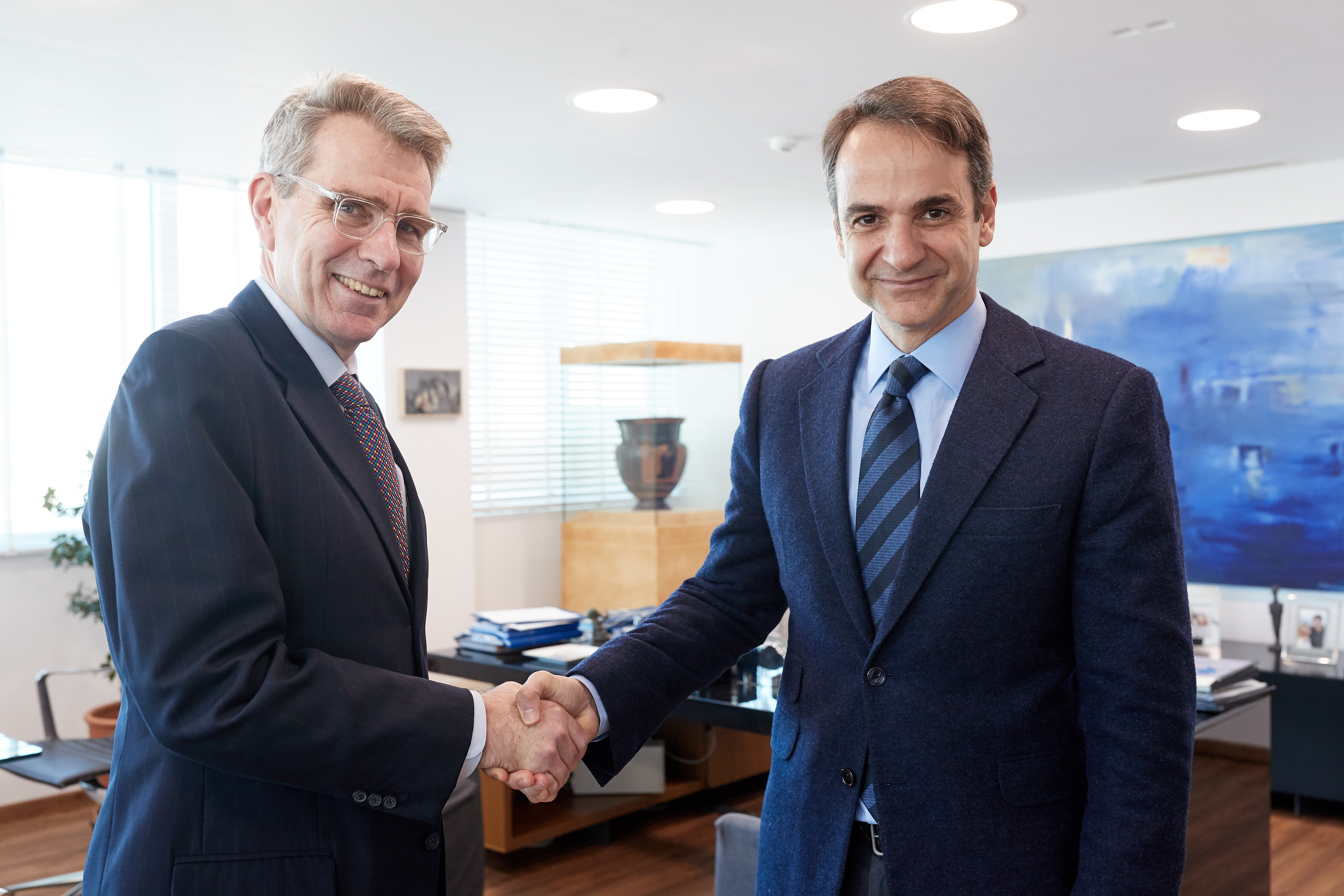 Συνάντηση Μητσοτάκη με τον αμερικανό πρέσβη στην Αθήνα