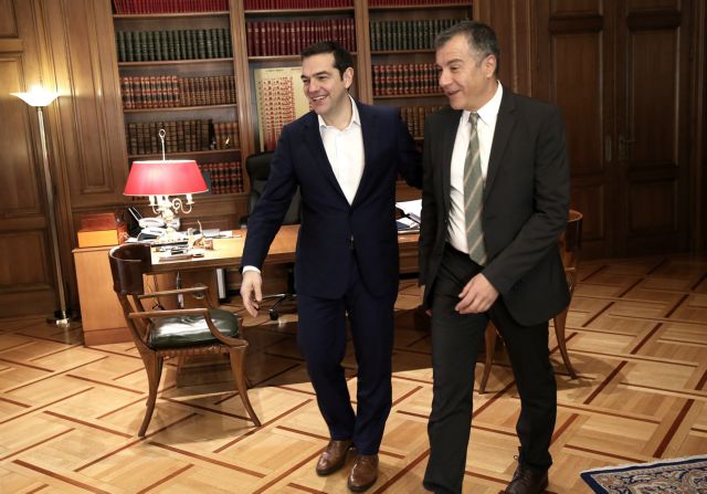 Θεοδωράκης: Επικίνδυνο και γελοίο να υπάρχουν διαφορετικές γραμμές εντός κυβέρνησης