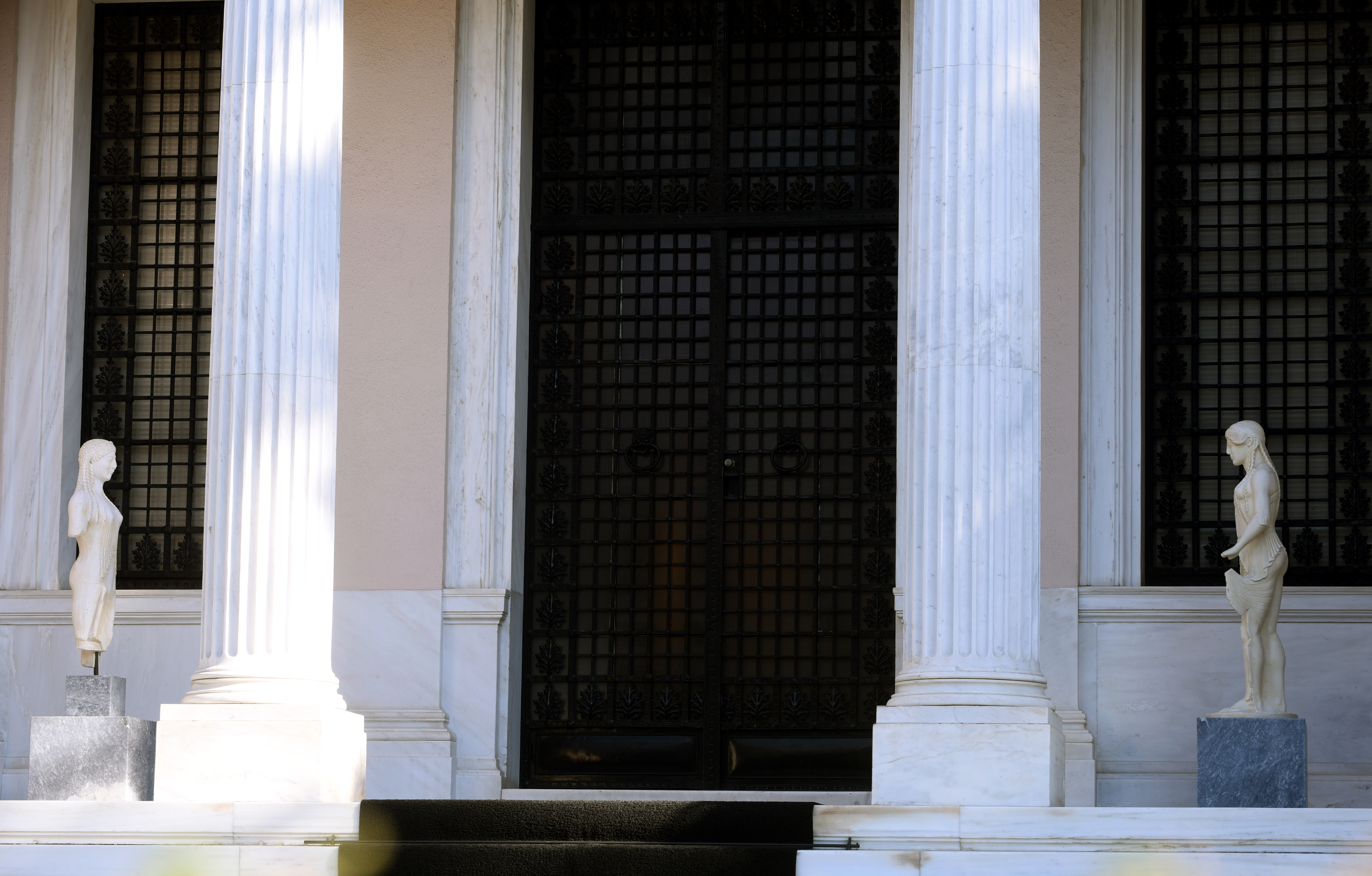 «Βαρυχειμωνιά» στο Μαξίμου – Αδυναμία συνεννόησης των αρχηγών