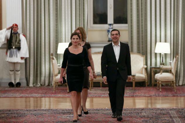 Λαμπερές οι πρώτες κυρίες στο δείπνο στο Προεδρικό Μέγαρο