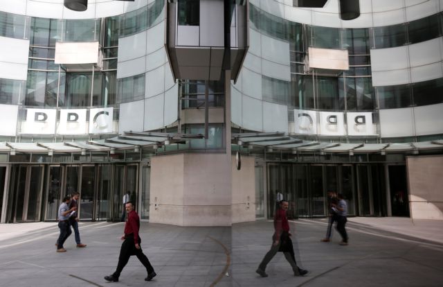 Οι άνδρες παρουσιαστές του BBC «ψαλιδίζουν» το μισθό τους