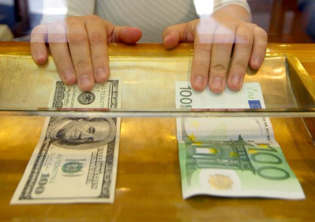 Σε υψηλό τριετίας το ευρώ μετά τη συμφωνία στη Γερμανία