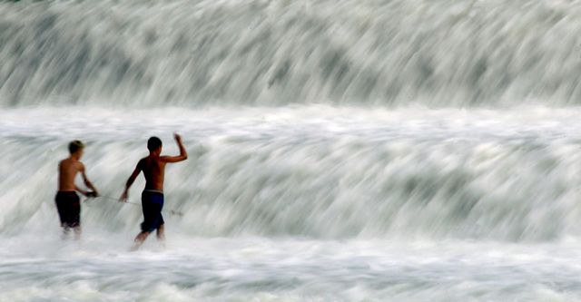 Μεγαλώνοντας άνδρες