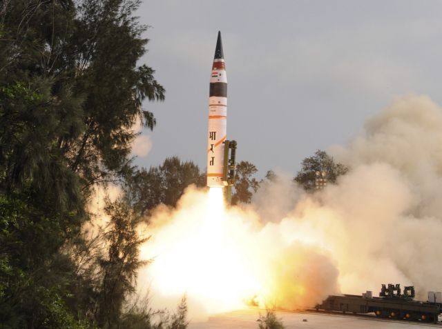 H Ινδία έκανε δοκιμαστική εκτόξευση βαλλιστικού πυραύλου