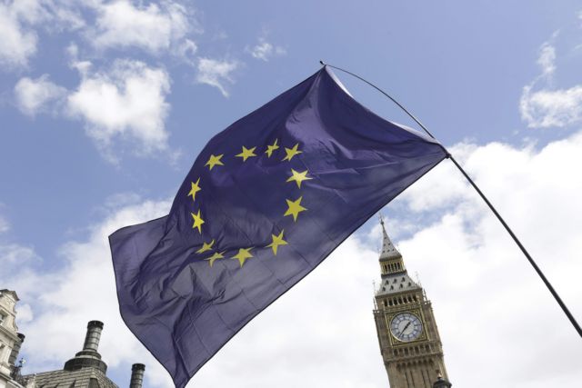 «Έκπληκτη» η Βρετανία με τις δηλώσεις Μπαρνιέ για το Brexit