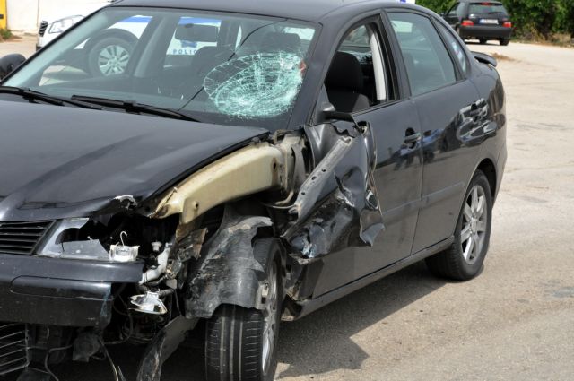 Χαλκιδική: Αυτοκίνητο «καρφώθηκε» σε σούπερ μάρκετ