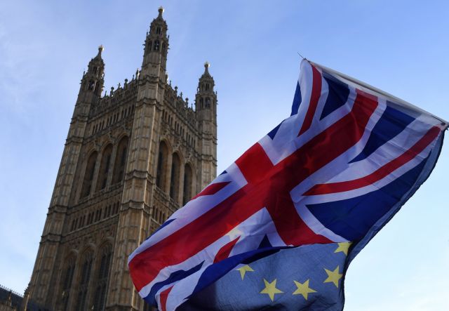 Το Λονδίνο αποκλείει μελλοντική τελωνειακή ένωση με την ΕΕ