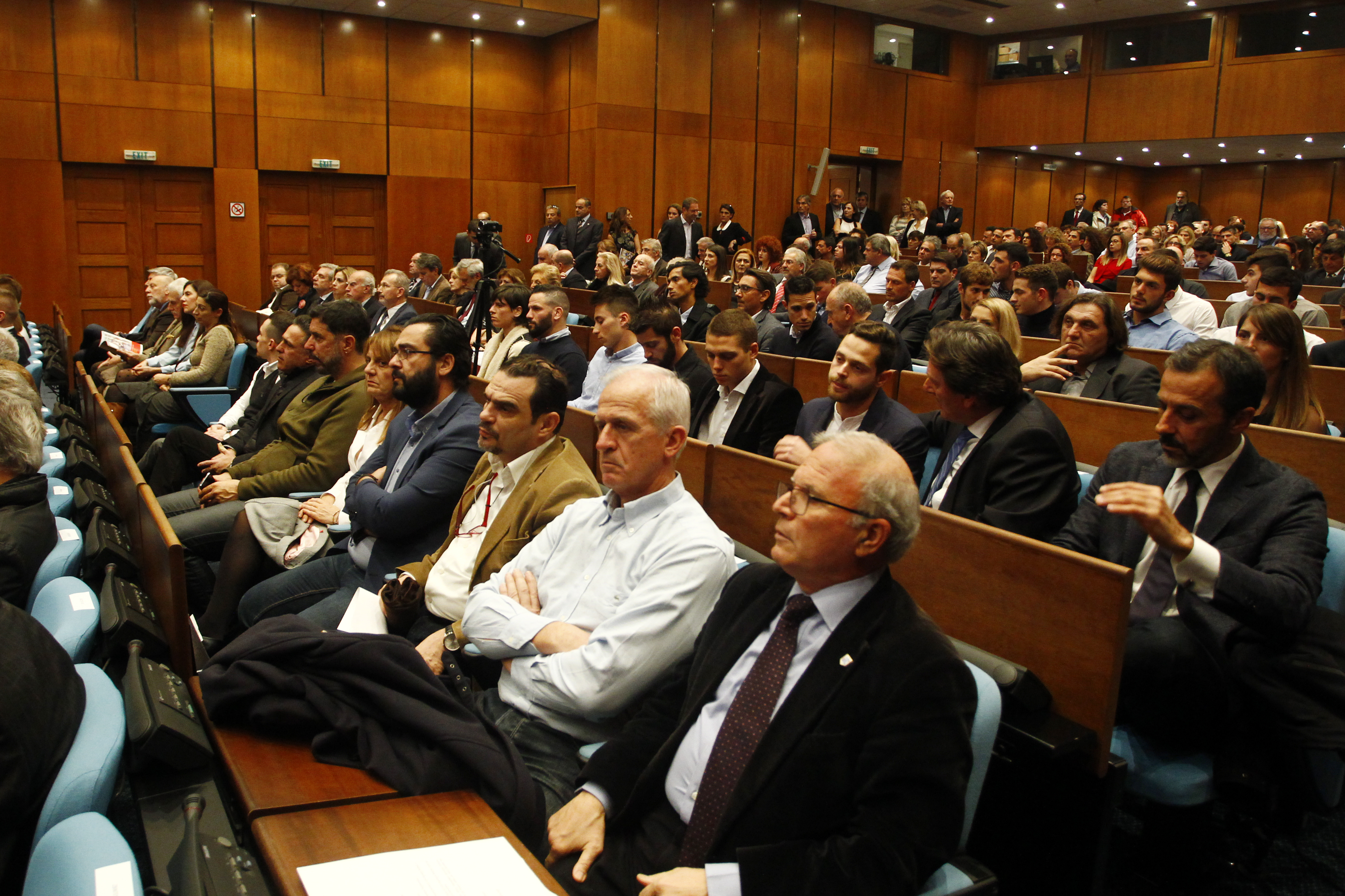 Επίθετα σε -ης (-ής) και -ες (-ές): Πώς κλίνονται και πώς τονίζονται; (Μέρος Β’)