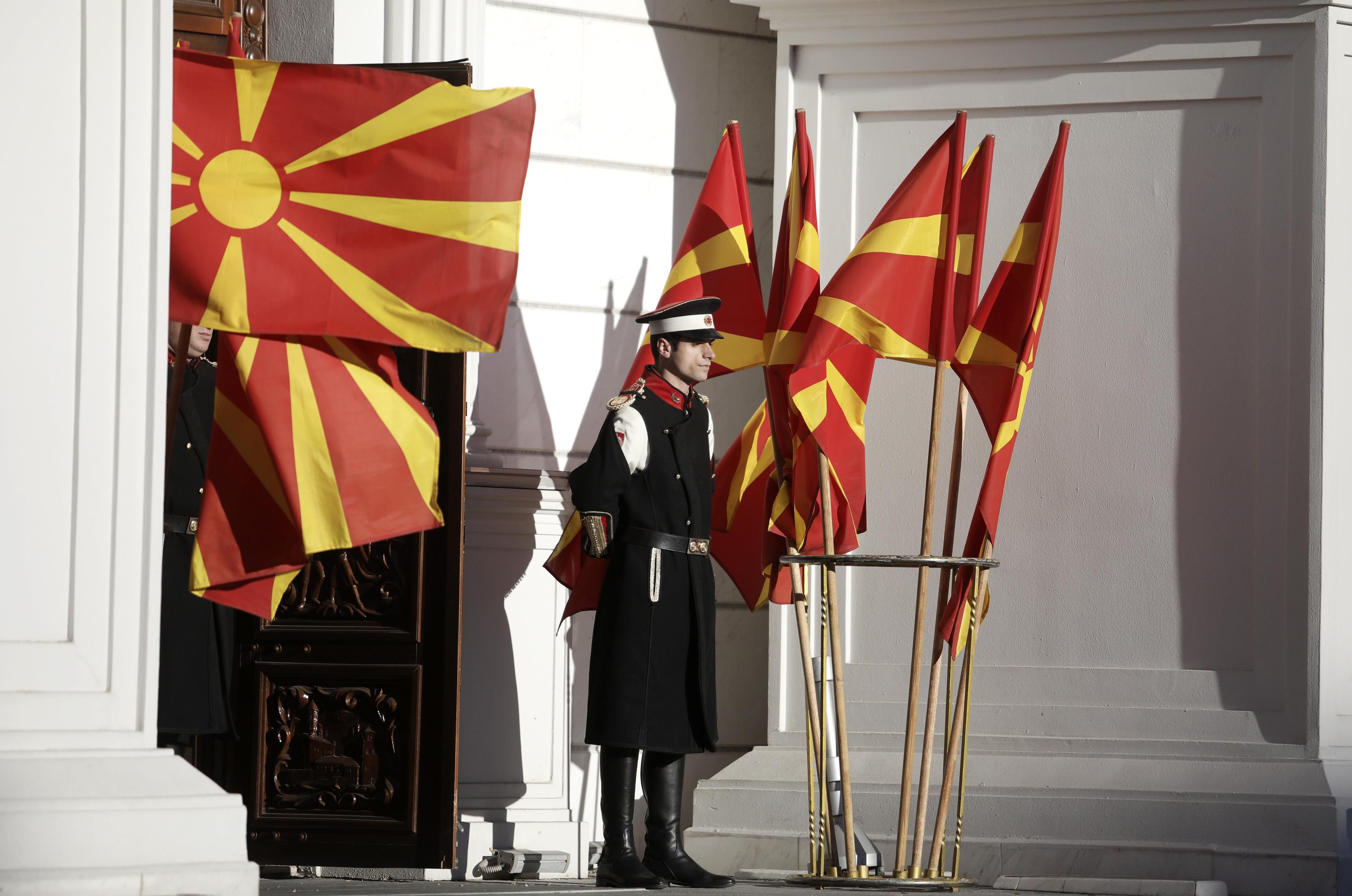 Καταιγιστικές εξελίξεις και ασφυκτικές πιέσεις στην Αθήνα για το «Μακεδονικό»