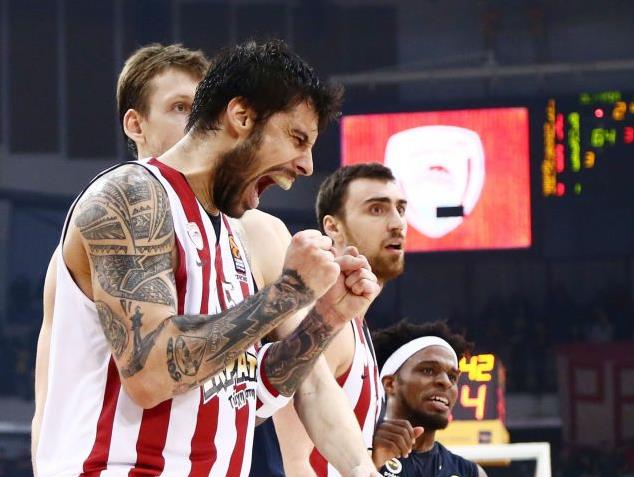 Ξέσπασμα του Ολυμπιακού στη Φενερμπαχτσέ