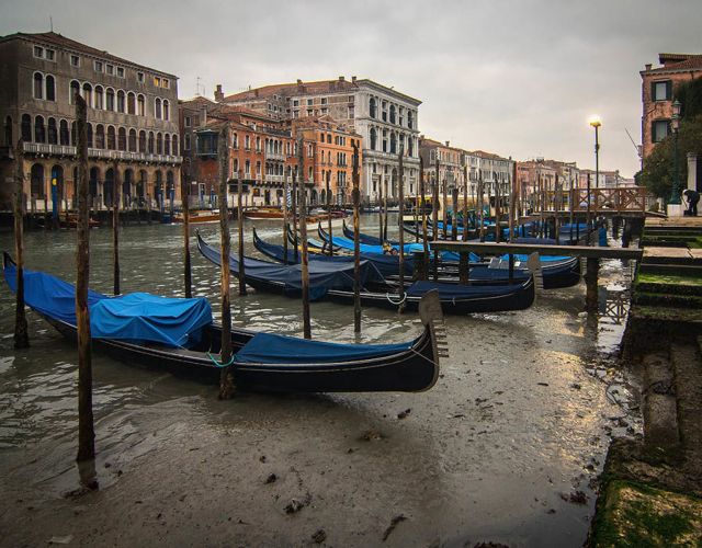 Τα κανάλια της Βενετίας «στέγνωσαν»