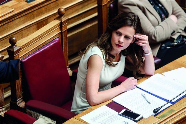 Εφη Αχτσιόγλου: Η ορμητική ντεμπιτάντ της Αριστεράς