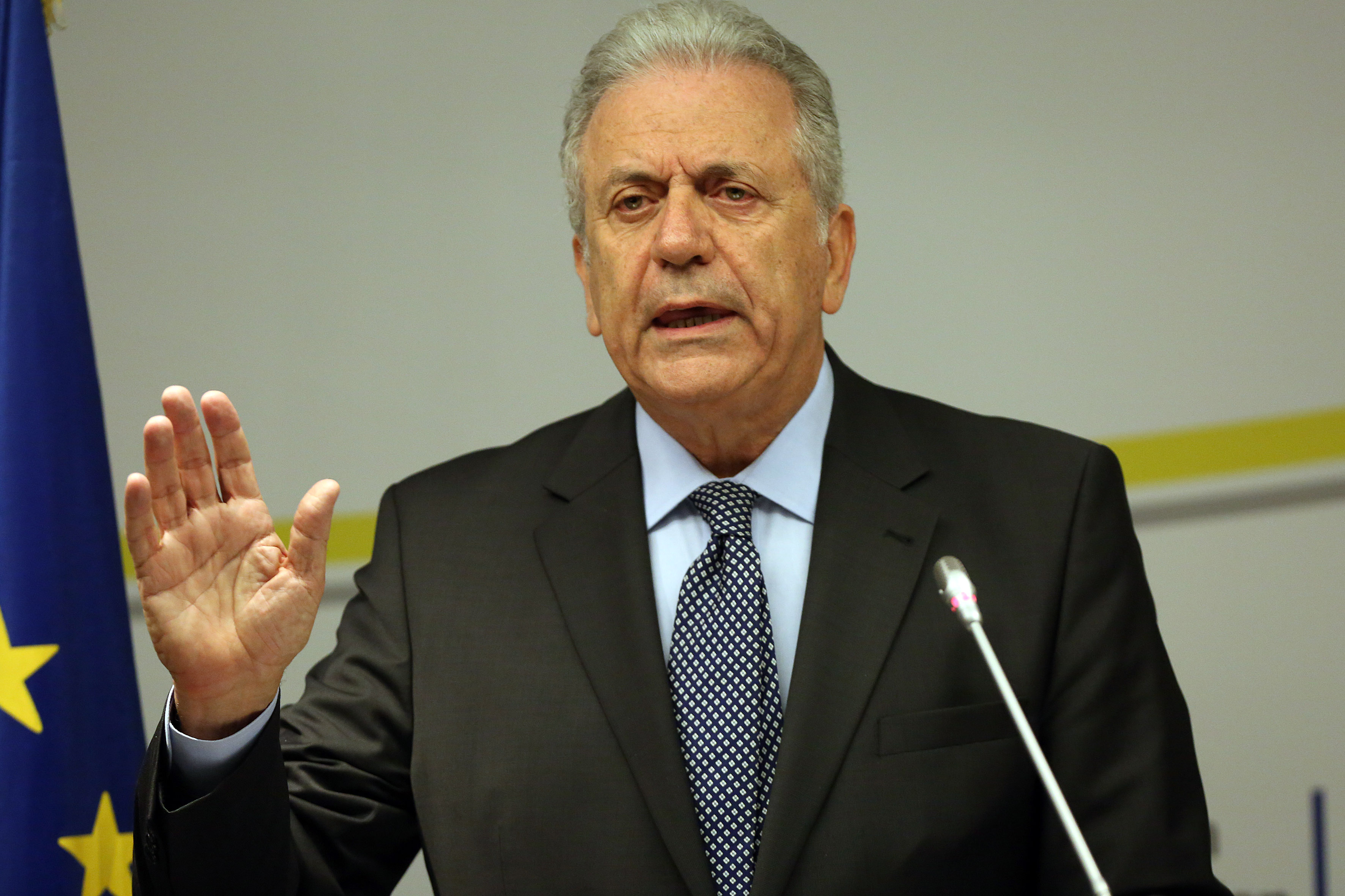 Avramopoulos demands that protected witnesses be revealed
