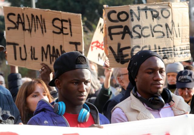 Ιταλία: 30.000 διαδηλωτές στην αντιρατσιστική πορεία στην Ματσεράτα