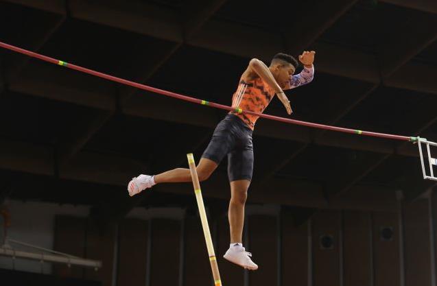 Πρωτιά και στο μίτινγκ της Πράγας ο Καραλής