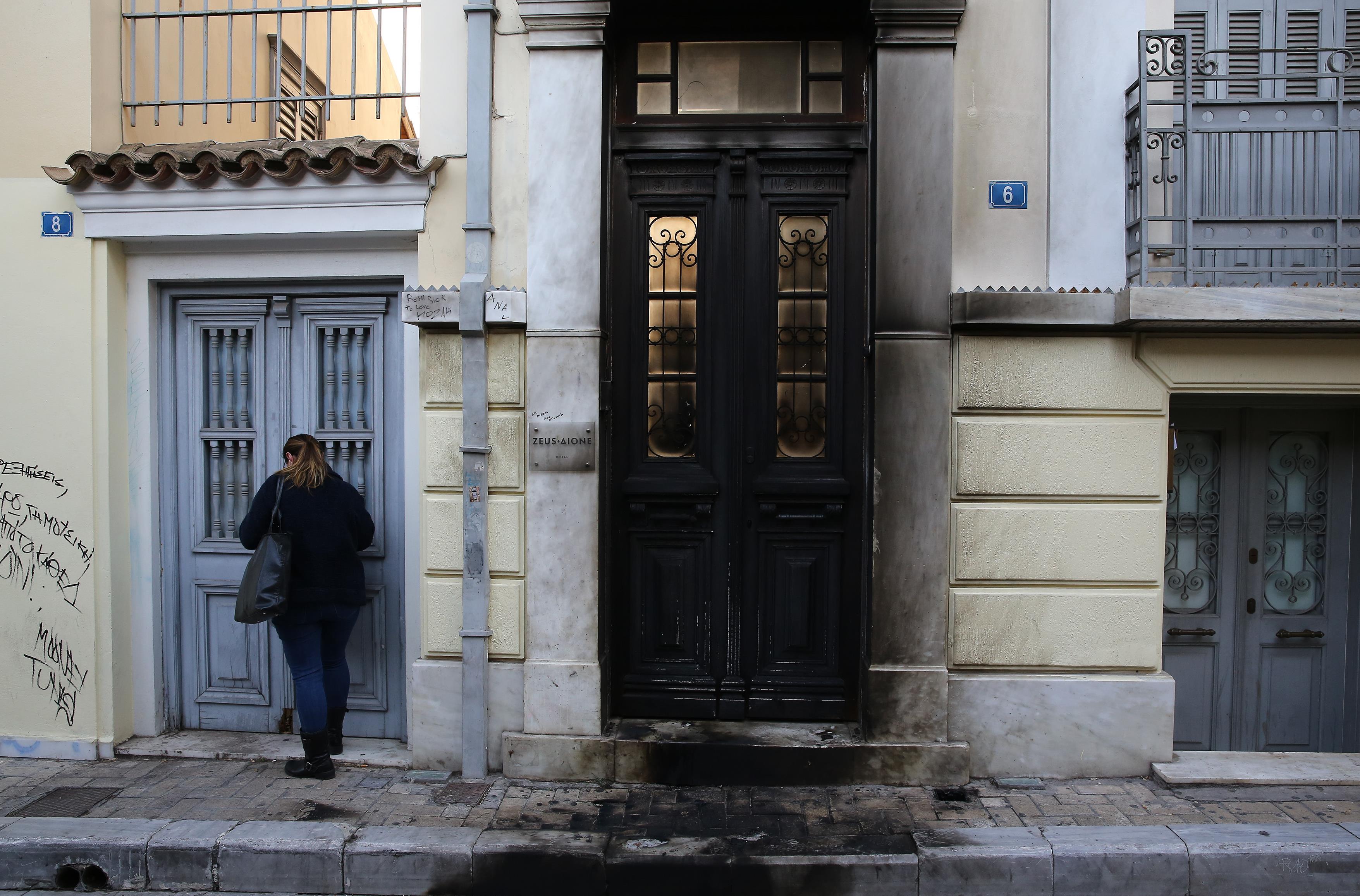 Τσίπρας: Καταδικάζουμε την επίθεση στην επιχείρηση της Μαρέβας Μητσοτάκη