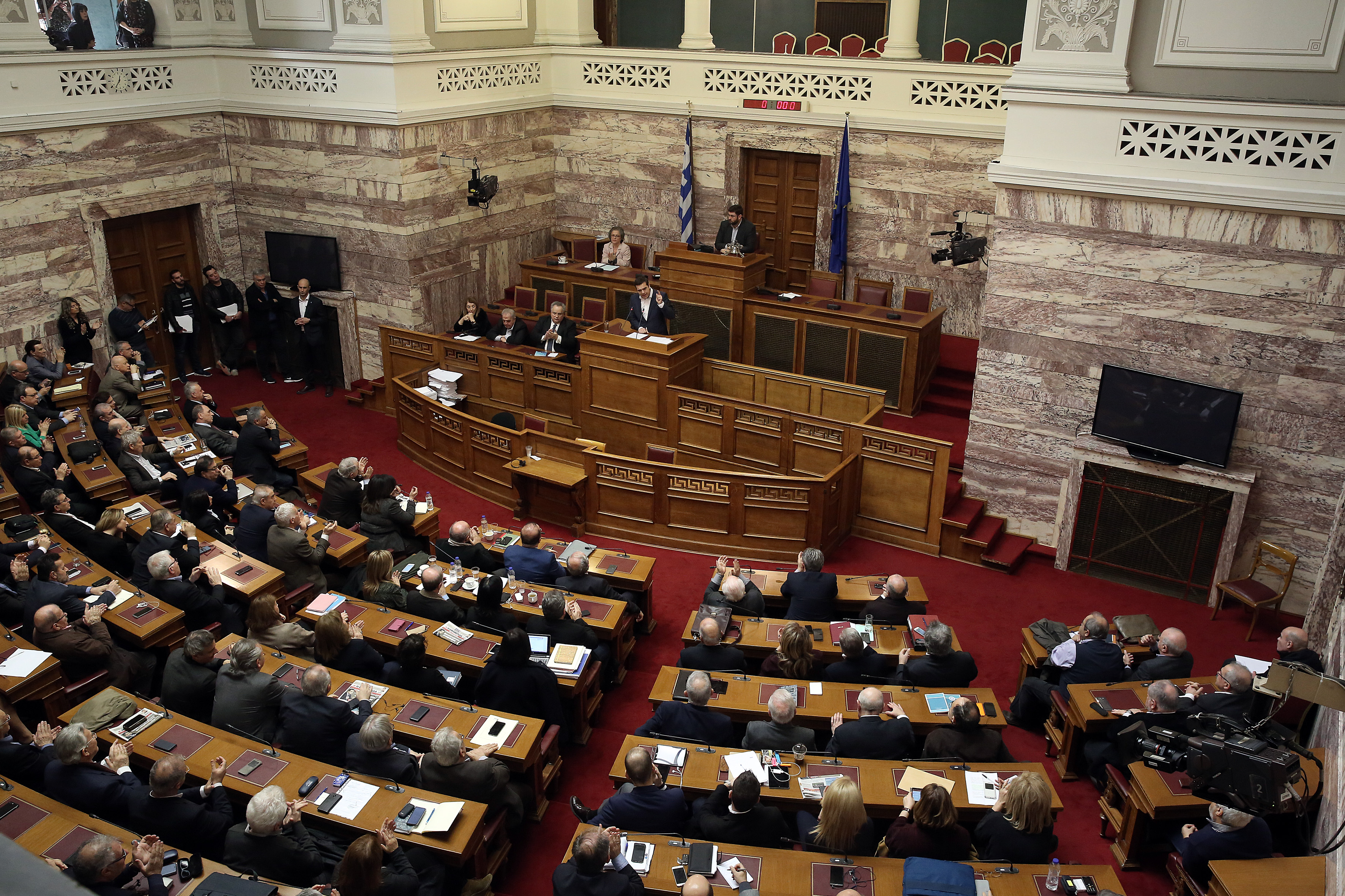 Tsipras: 23 bn euros lost between 2000-2010 from drug rackets