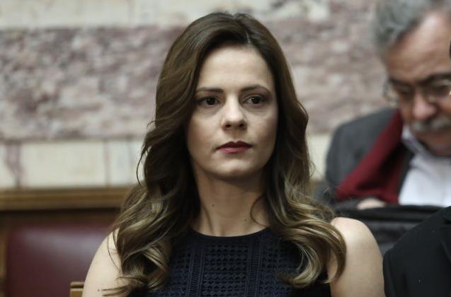 Αύξηση του κατώτατου μισθού προαναγγέλλει η Αχτσιόγλου