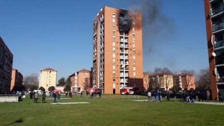 Επτά τραυματίες από πυρκαγιά σε πολυκατοικία στο Μιλάνο