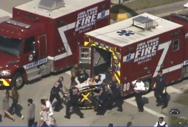 Πυροβολισμοί σε σχολείο στην Φλόριντα με 17 νεκρούς και τραυματίες [Εικόνες – Βίντεο]
