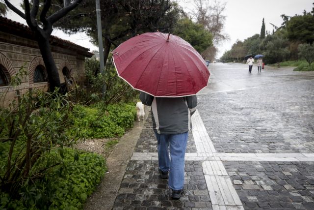 Συνεχίζεται η κακοκαιρία με καταιγίδες και χιόνια στα ορεινά